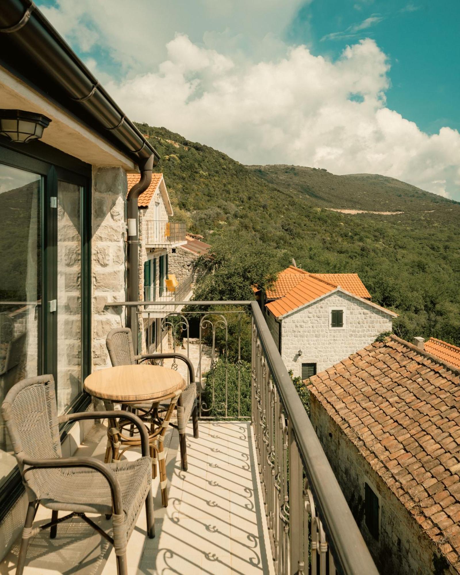 Village Aparthotel 4*