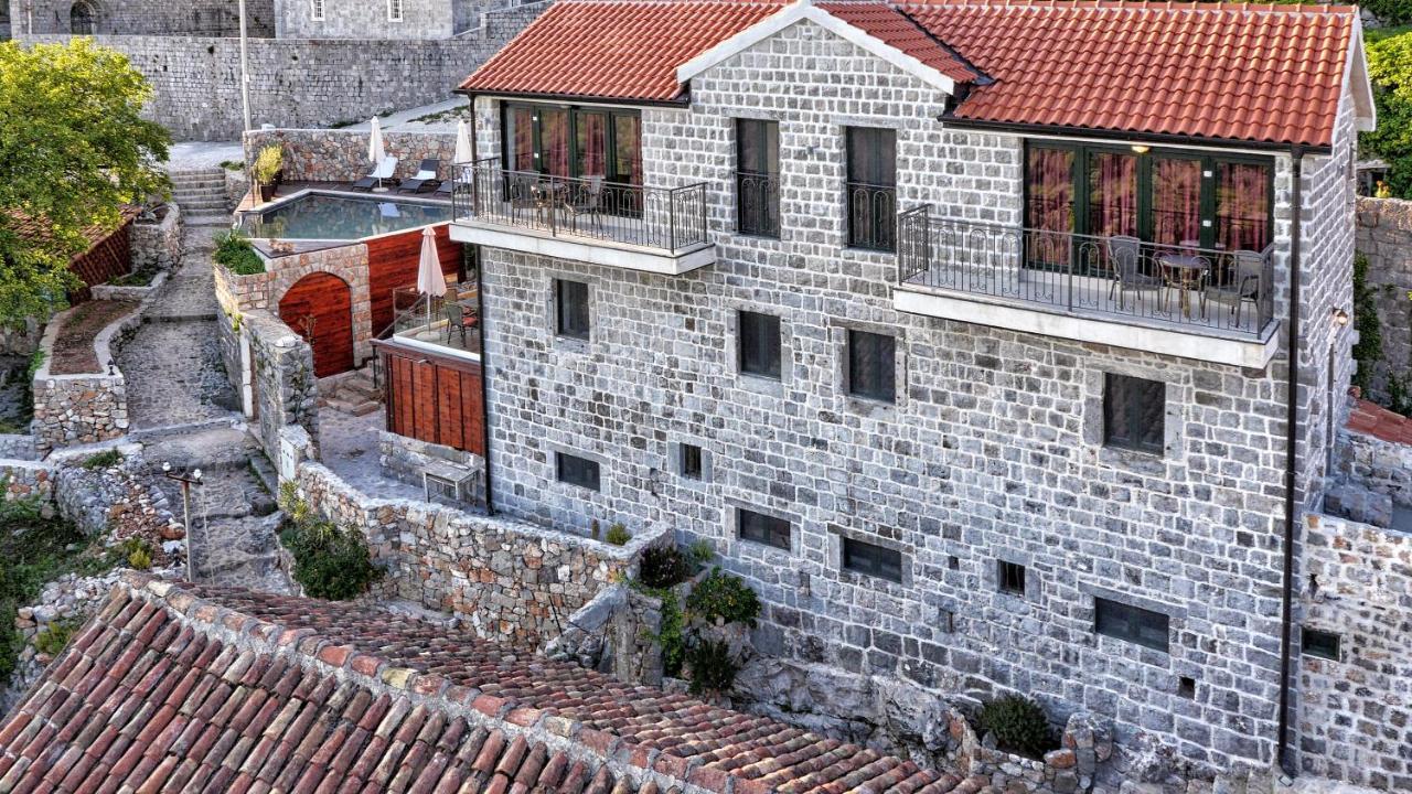 Village 4*